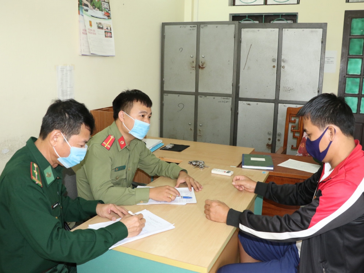 Cơ quan điều tra làm việc với đối tượng Nguyễn Văn Hùng