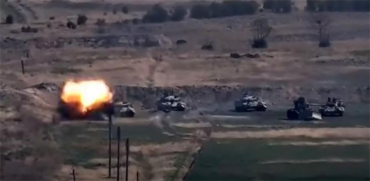 Đoàn xe quân sự của Azerbaijan tại vùng Nagorno-Karabakh. Ảnh: AFP.