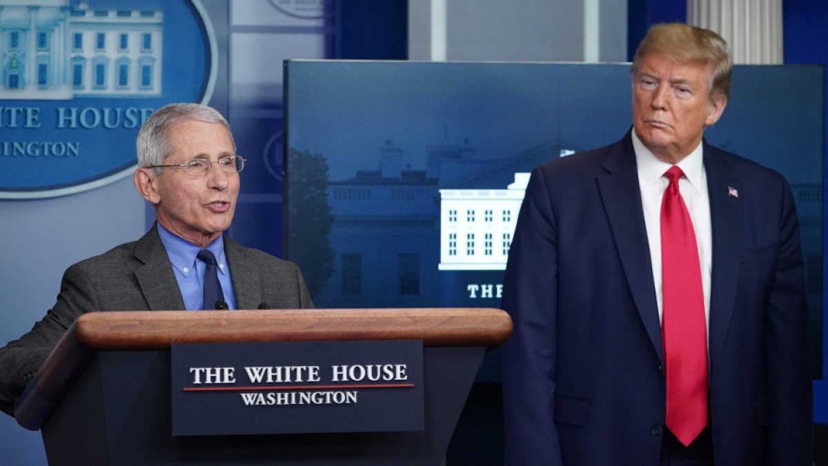 Tiến sĩ Fauci và Tổng thống Trump. Ảnh: AFP 