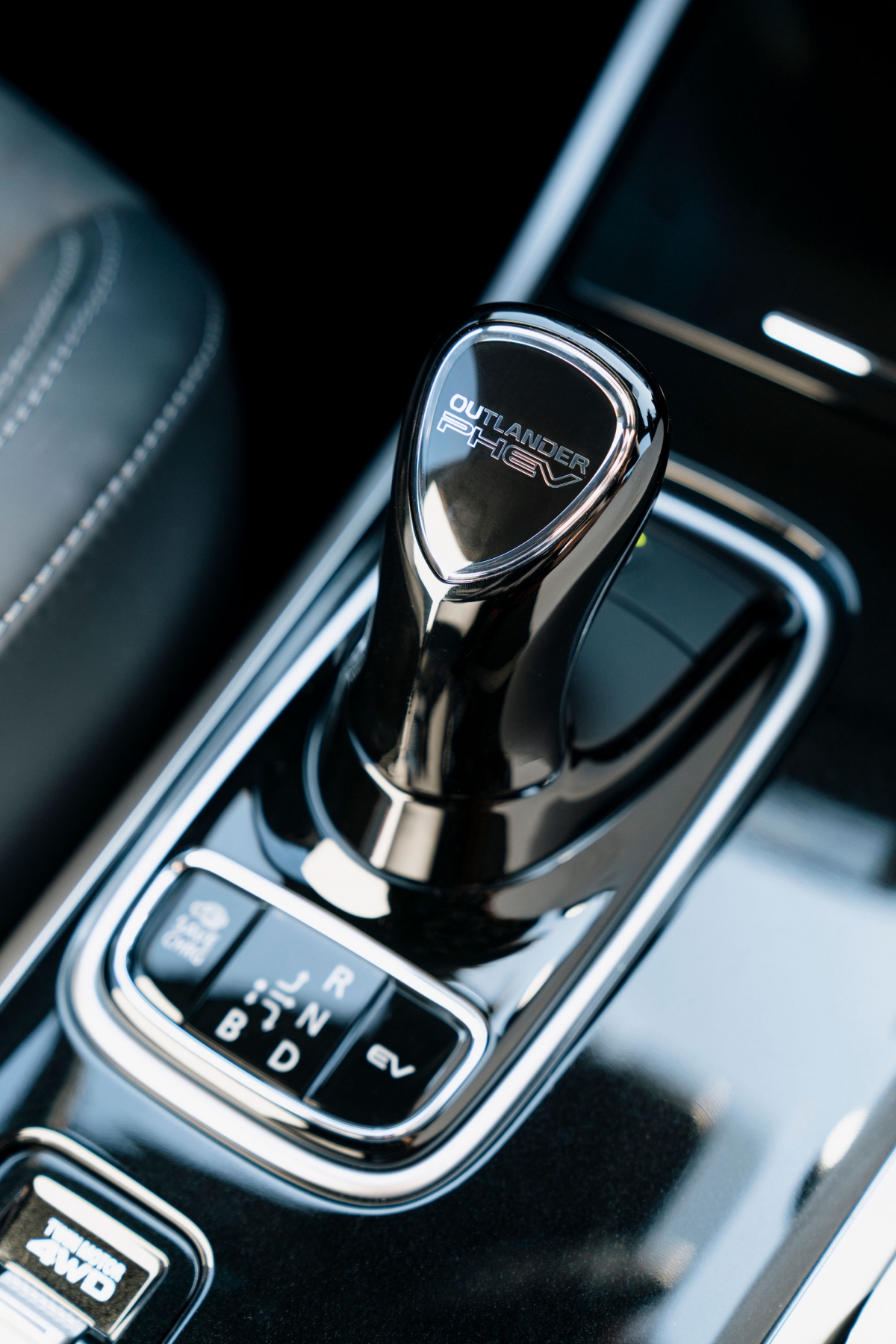  Chiếc SUV cũng có chức năng Vehicle-to-Home, có nghĩa là nó cũng có thể sử dụng nguồn điện trong nhà hoặc lưới điện.
