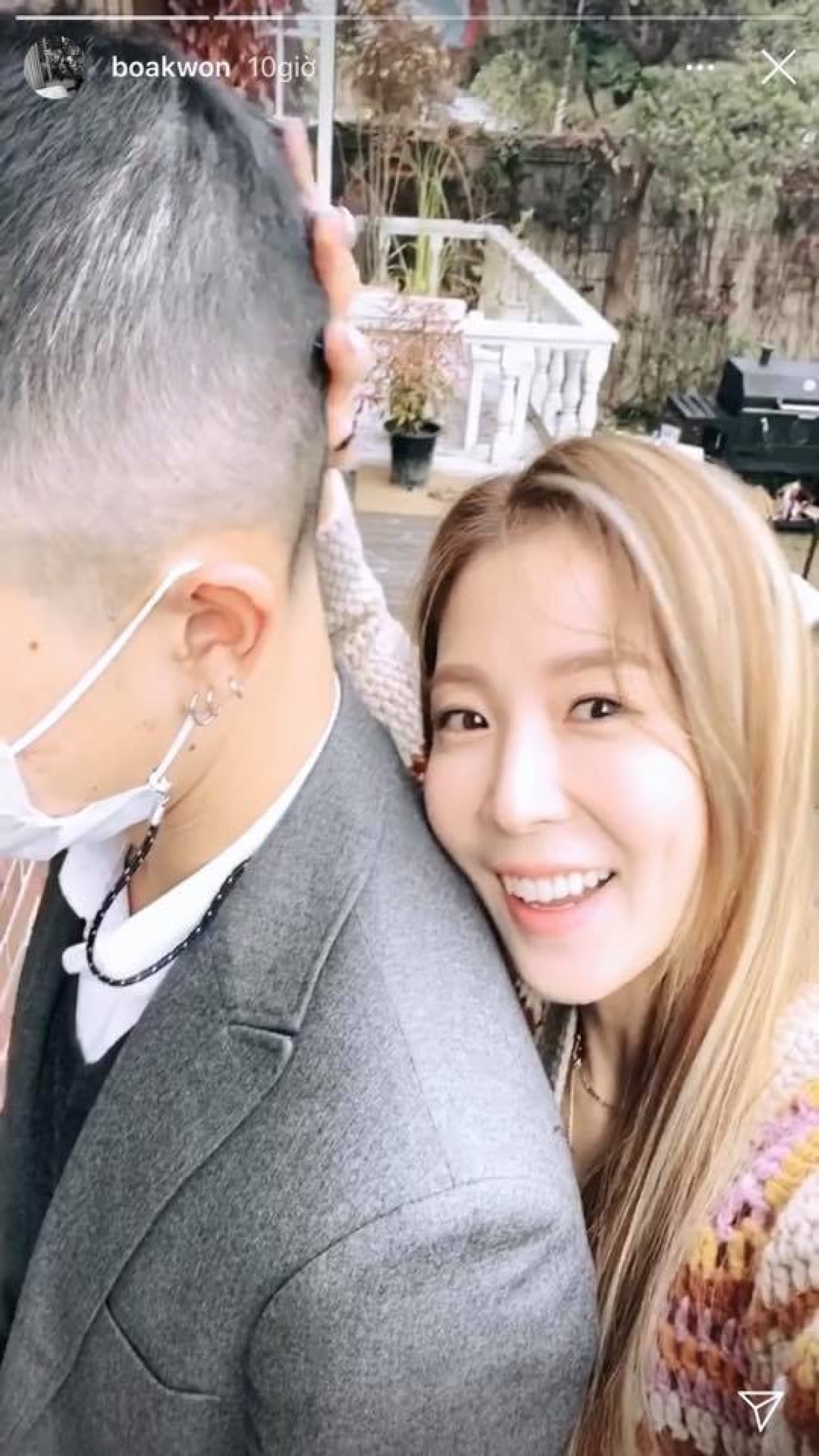 Hình ảnh của nữ ca sĩ BoA trong cùng ngày.