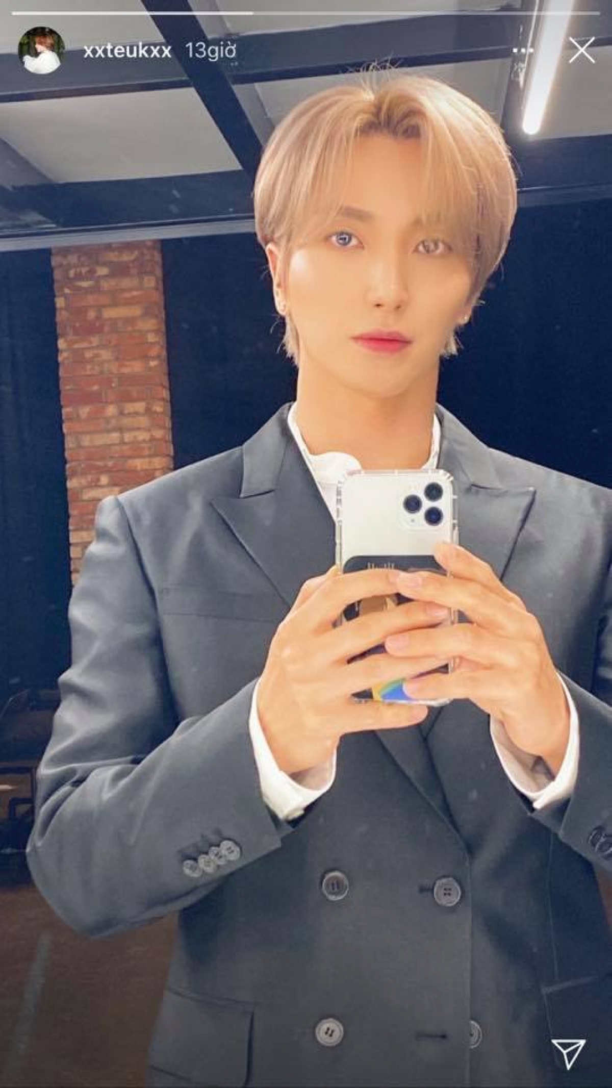 Hình ảnh của Lee Teuk chia sẻ vào ngày 25/10 được đồn đoán là chuẩn bị đi đám cưới Changmin.