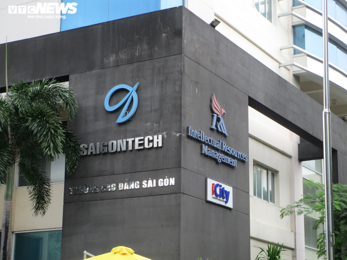 Công trình xây dựng gắn liền với đất bao gồm một trường đào tạo tin học 14 tầng với tổng diện tích xây dựng là 20.935m2, được xây từ năm 2006. SCB đặt mức giá khởi điểm cho lô tài sản trên là gần 191 tỷ đồng (chưa gồm VAT).