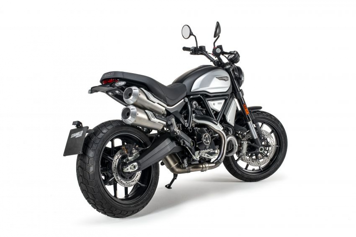 Với những điểm nhấn màu xám mờ Dark Stealth, chiếc Scrambler 1100 Dark Pro được thiết kế như là một “tấm vải” để cho Scrambler 1100 thể hiện tính cá nhân và tính sáng tạo của mình.