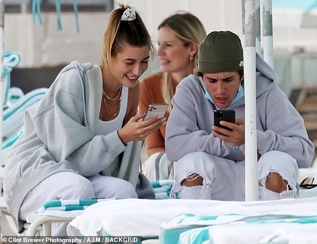 Mới đây, Justin Bieber bất ngờ chia sẻ dòng trạng thái bày tỏ sự cô đơn khiến dư luận đặt nhiều câu hỏi. 