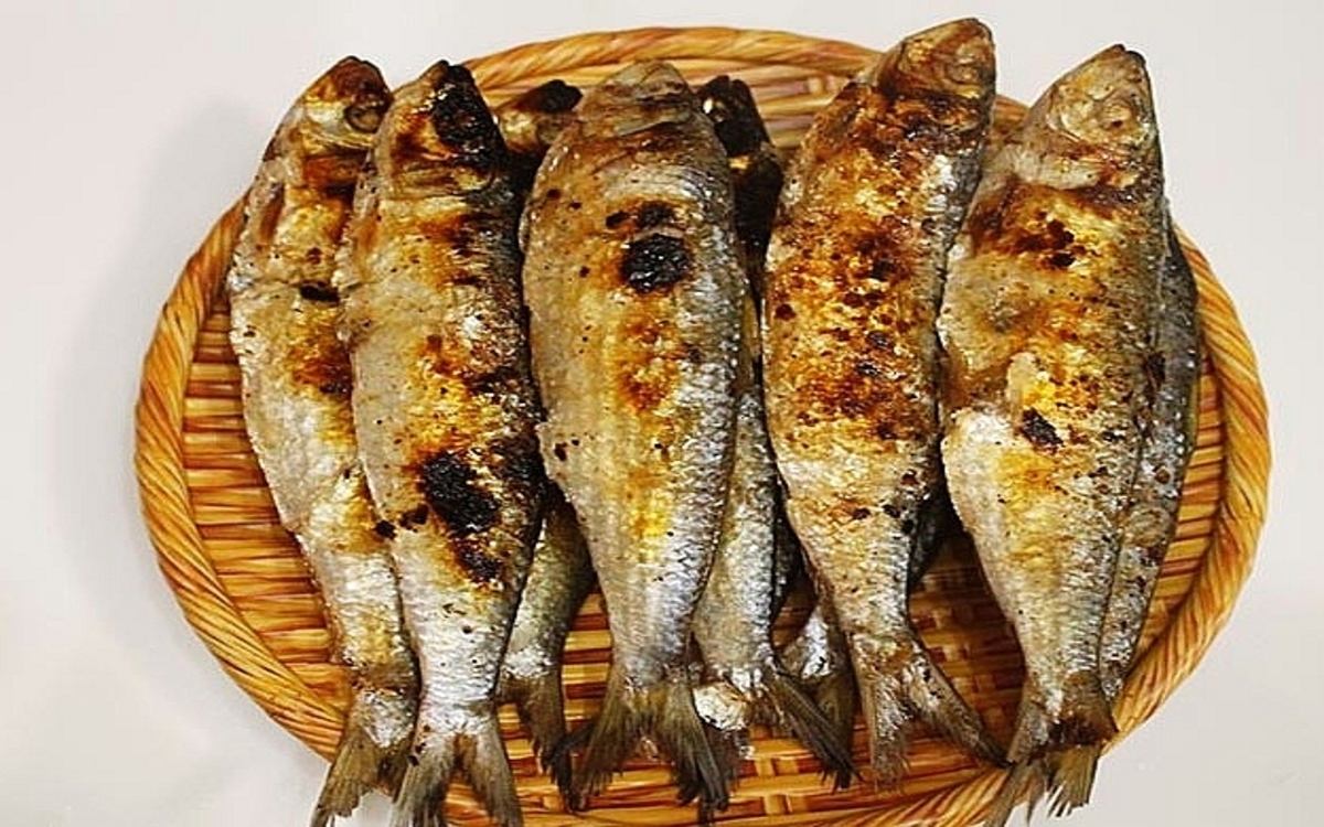 Cá trích rất giàu axit béo omega3 giúp làm giảm nguy cơ virus tấn công cơ, tăng cường các tế bào miễn dịch trong cơ thể, giữ cho cơ thể bạn khỏe mạnh.