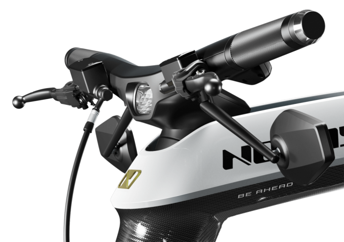 Xe có ba chế độ công suất Base – giới hạn ở mức 40% công suất tối đa, Power – giới hạn ở mức 70% công suất và God – giải phóng công suất tối đa.
