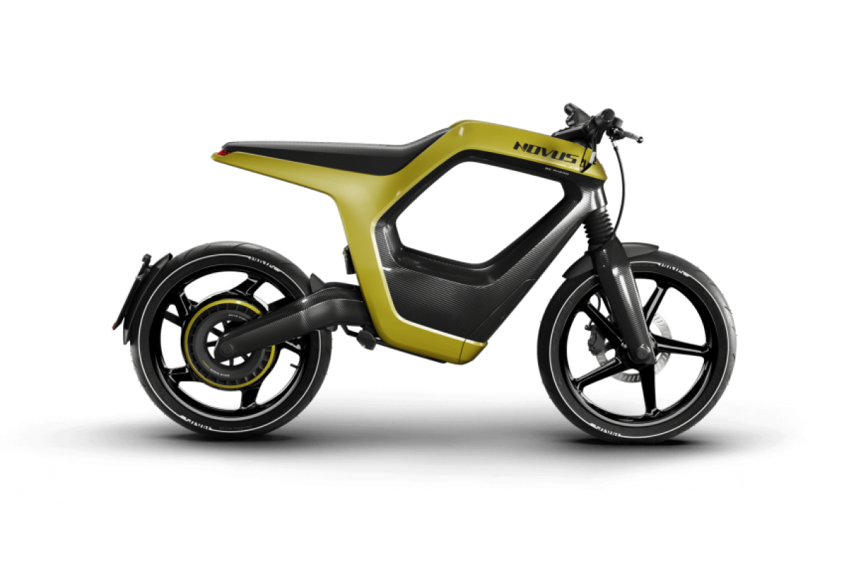 Xe được làm từ sợi carbon thiết kế thành khung hình thang nặng 7 kg với tổng trọng lượng tổng cộng 75 kg bao gồm cả pin, Novus được thiết kế như một phương tiện giao thông cá nhân có trọng lượng nhẹ, linh hoạt và phù hợp với môi trường đô thị.