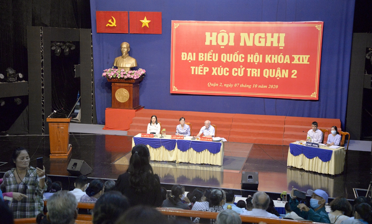 Tiếp xúc cử tri quận 2