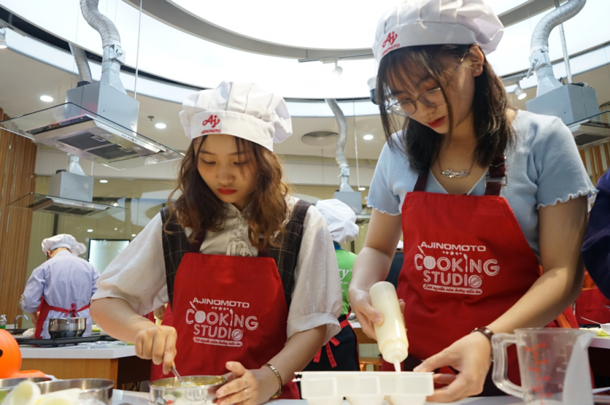 Món Mochi con ngươi khá đơn giản, chỉ cần thêm một chút khéo léo để hoàn thiện.
