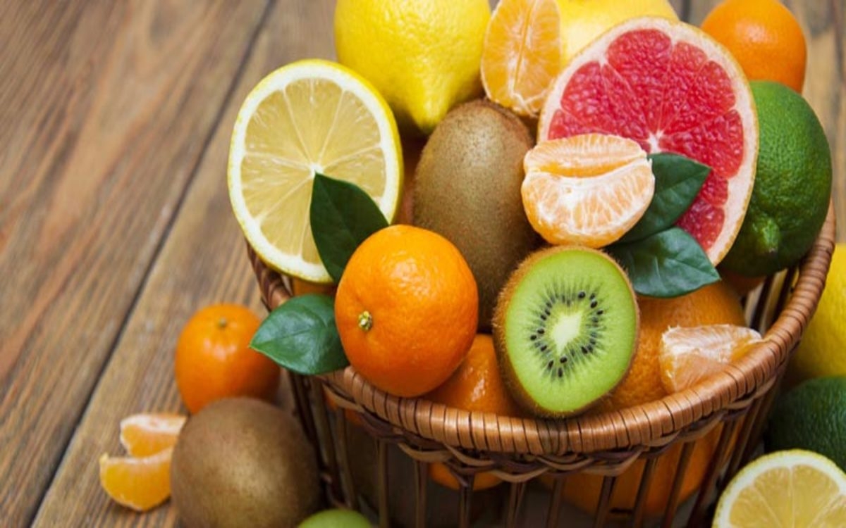 Trái cây thuộc họ cam quýt để cả vỏ: Các loại quả thuộc họ cam chứa lượng vitamin C cao giúp cho hệ miễn dịch được khỏe mạnh, điều trị cảm cúm và các bệnh về viêm phế quản.