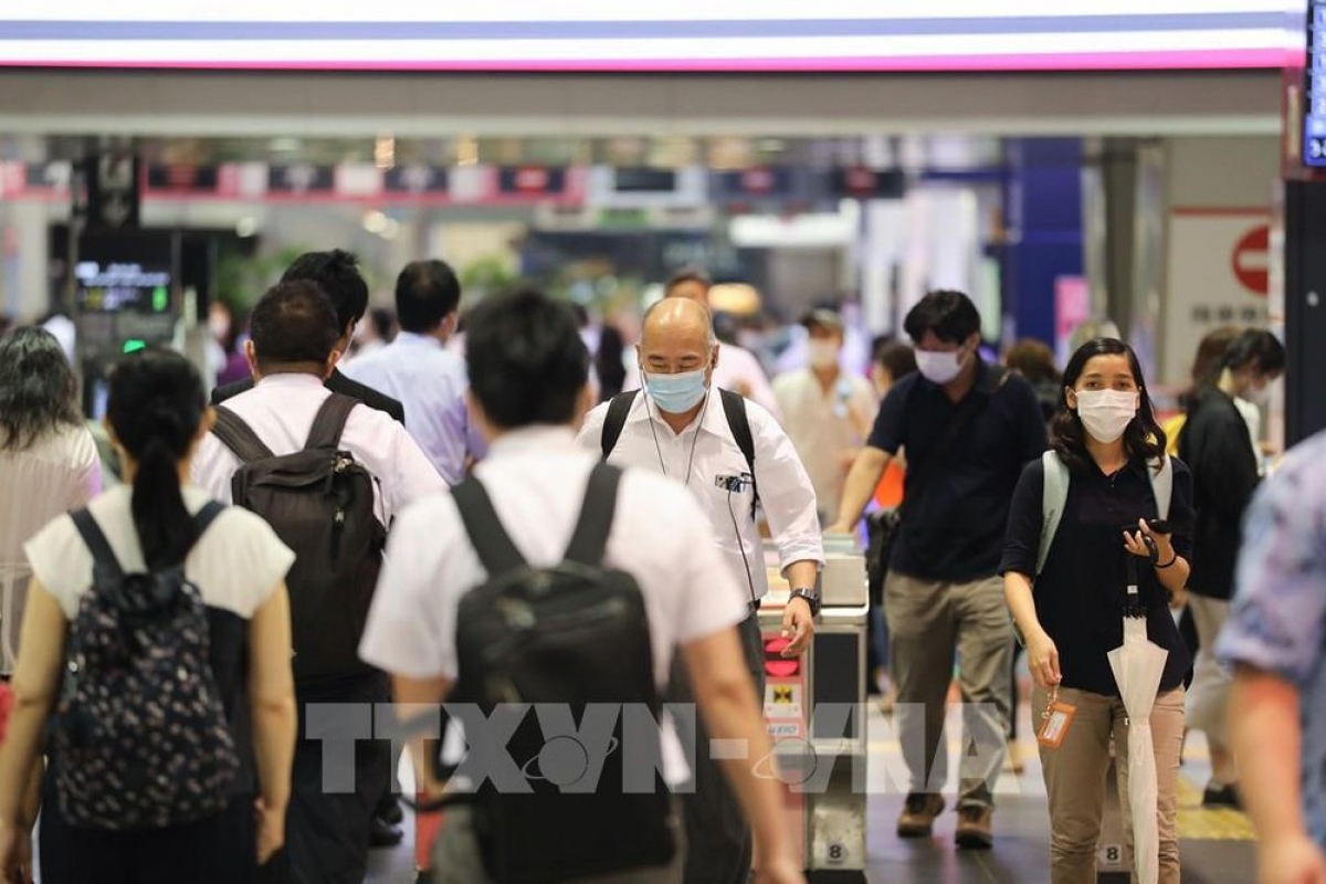 Người dân đeo khẩu trang phòng lây nhiễm Covid-19 tại Tokyo, Nhật Bản, ngày 9/7/2020. (Ảnh: THX/TTXVN)