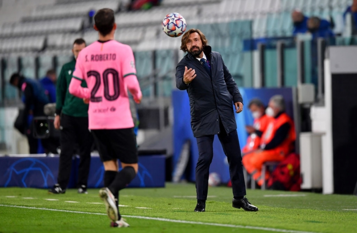 HLV Pirlo chưa thể giúp Juventus có thế trận tốt hơn trước Barca (Ảnh: Getty).