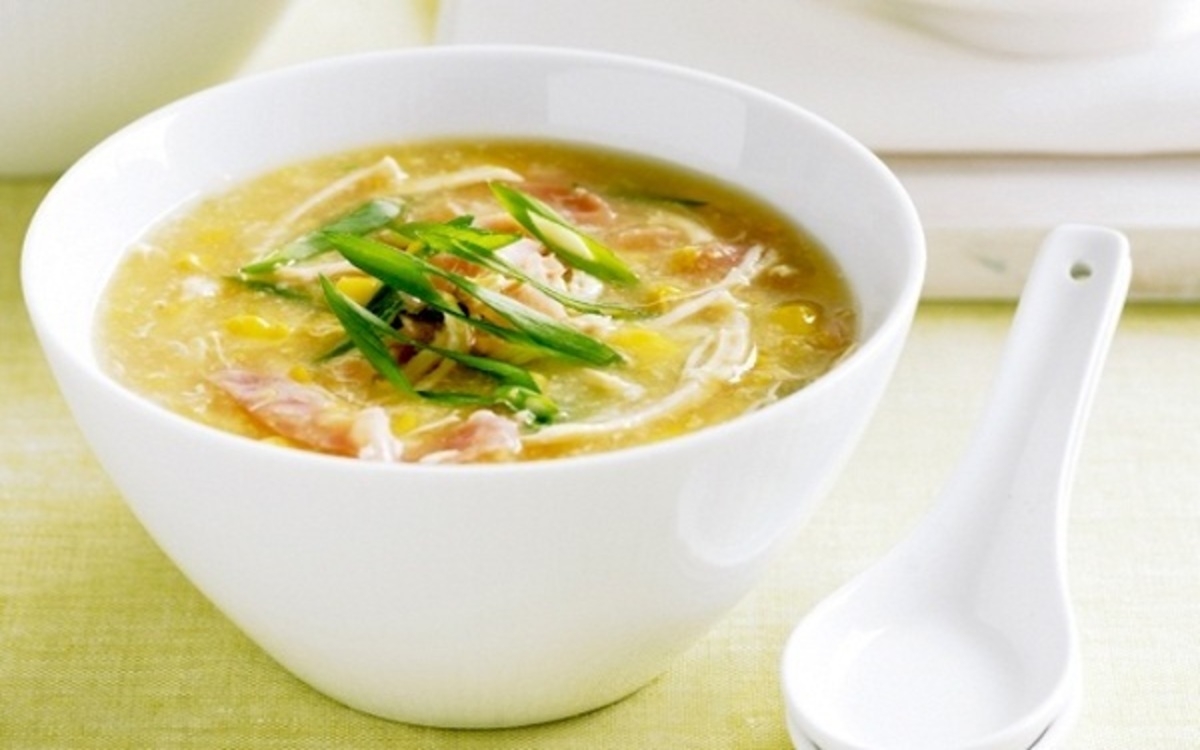 Súp gà: Khi được nấu chín, gà sẽ sinh ra amino axit có tên cysteine giúp hỗ trợ chữa cảm lạnh và ho.
