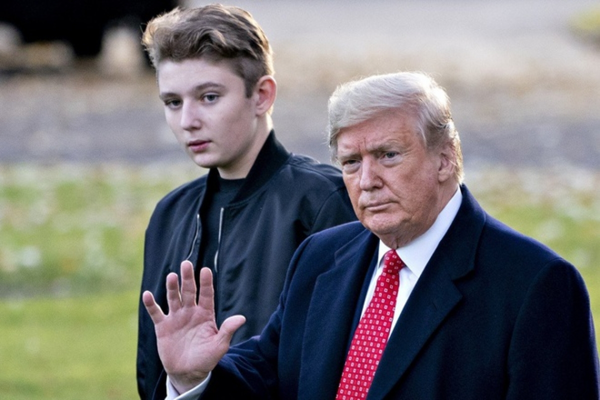 Tổng thống Trump và con trai út Barron. Ảnh: Getty 