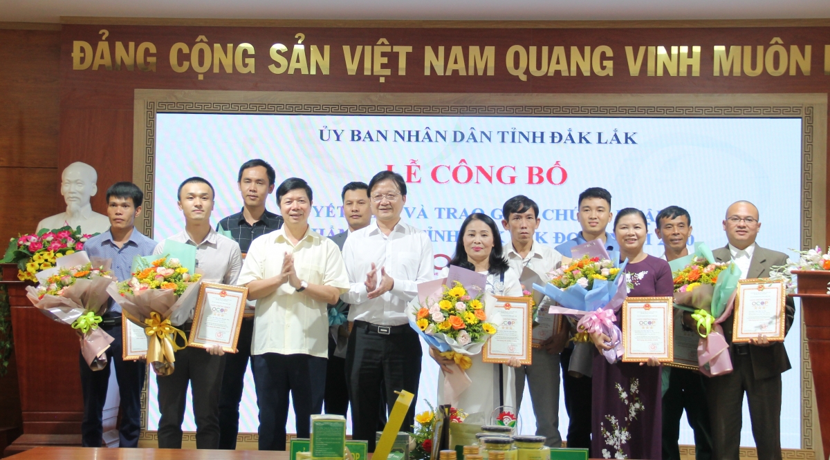 Đắk Lắk trao giấy chứng nhận sản phẩm OCOP đợt 1 năm 2020.