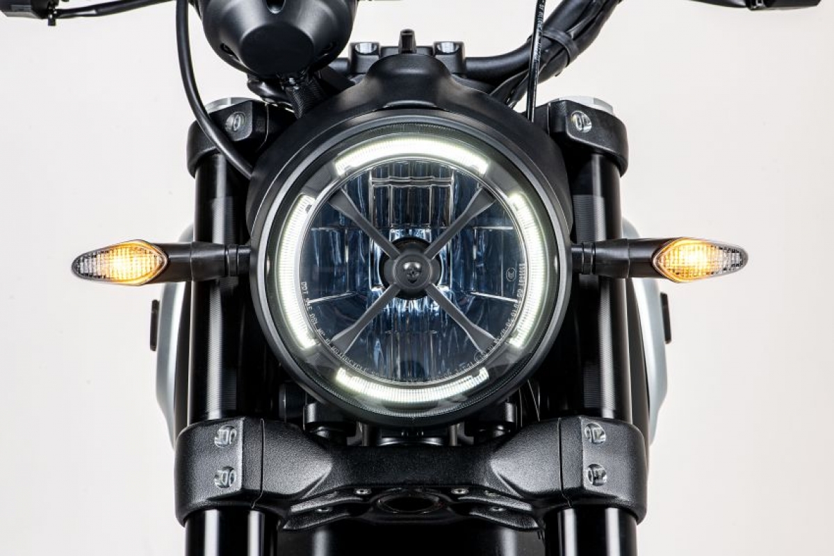 Mặc dù mức giá chính thức chưa được tiết lộ nhưng một vài nguồn tin đến từ Ducati Malaysia cho biết mức giá có thể vào khoảng 85.000 RM (tương đương 474 triệu đồng).