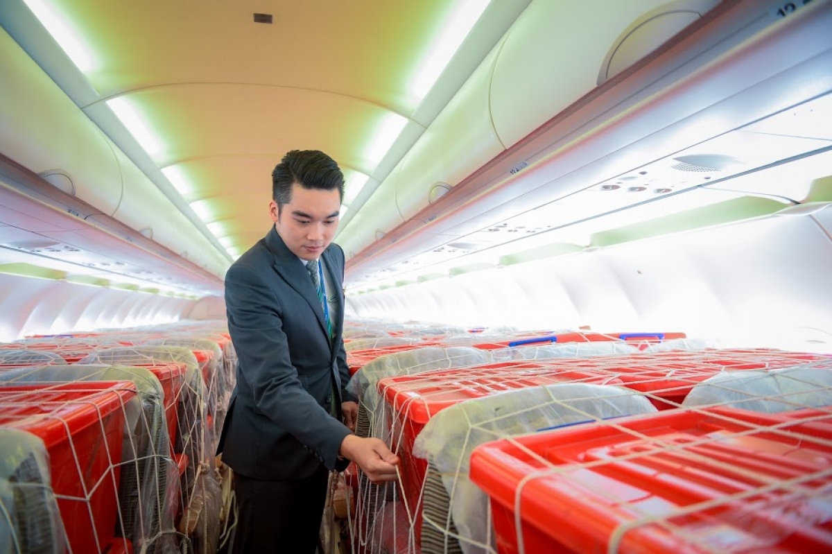 Bamboo Airways khẩn trương ưu tiên chuẩn bị cho chuyến bay, cũng như điều động các cán bộ dạn dày kinh nghiệm để phục vụ chuyến bay.