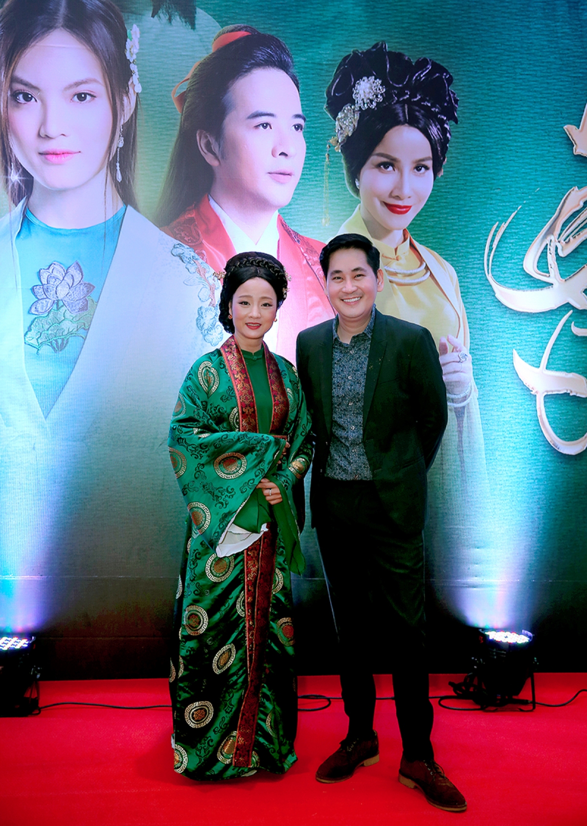 Cô tâm sự: “Mọi người hay bảo Mỹ Duyên khó tính nhưng thật sự không phải, Duyên rất dễ thương (cười). Người khó tính trong công việc là đạo diễn Lê Minh mới đúng. Anh rất kỹ lưỡng và chỉn chu trong từng góc máy, cảnh quay nên Duyên tin vào cái tâm của Lê Minh khi bước qua làm MV”.