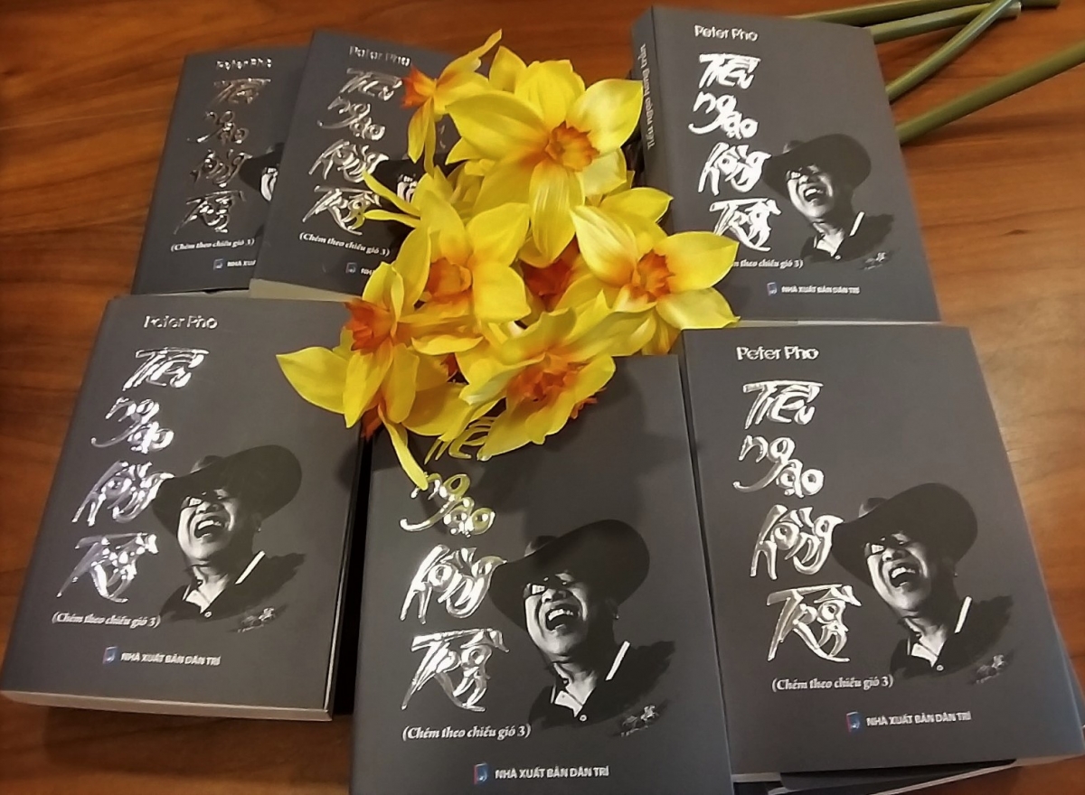 Tạp văn "Tiếu ngạo hồng trần" của tác giả Peter Pho.