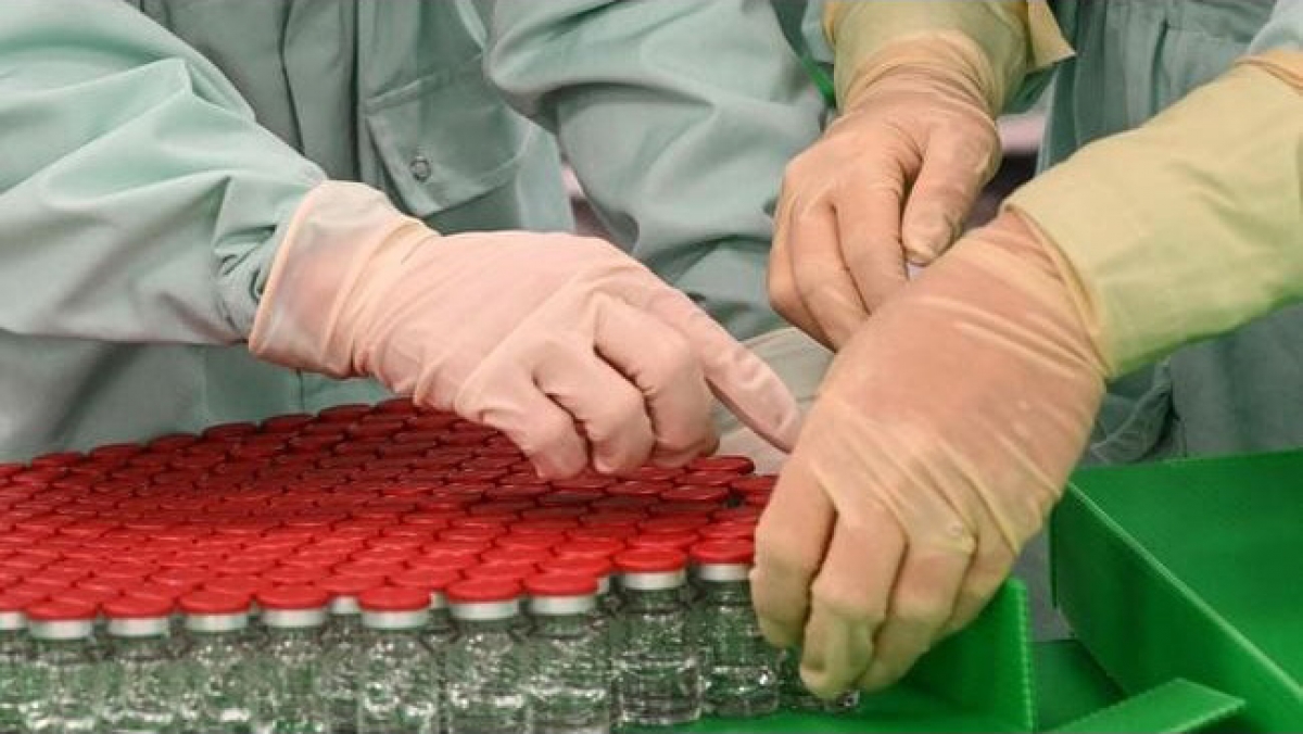 Vaccine ngừa Covid-19 đang được sản xuất tại Anagi, Italy. Nguồn: AFP