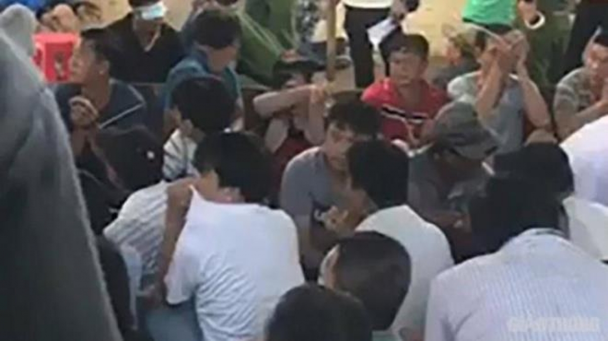 Các đối tượng bị bắt giữ tại hiện trường.