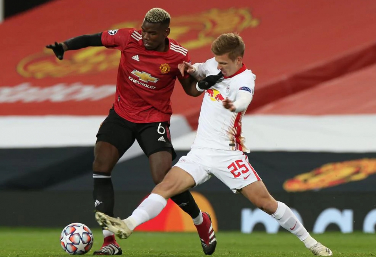 Pogba cùng Matic, Van de Beek và Fred quán xuyến khá tốt tuyến giữa của MU. (Ảnh: UEFA).