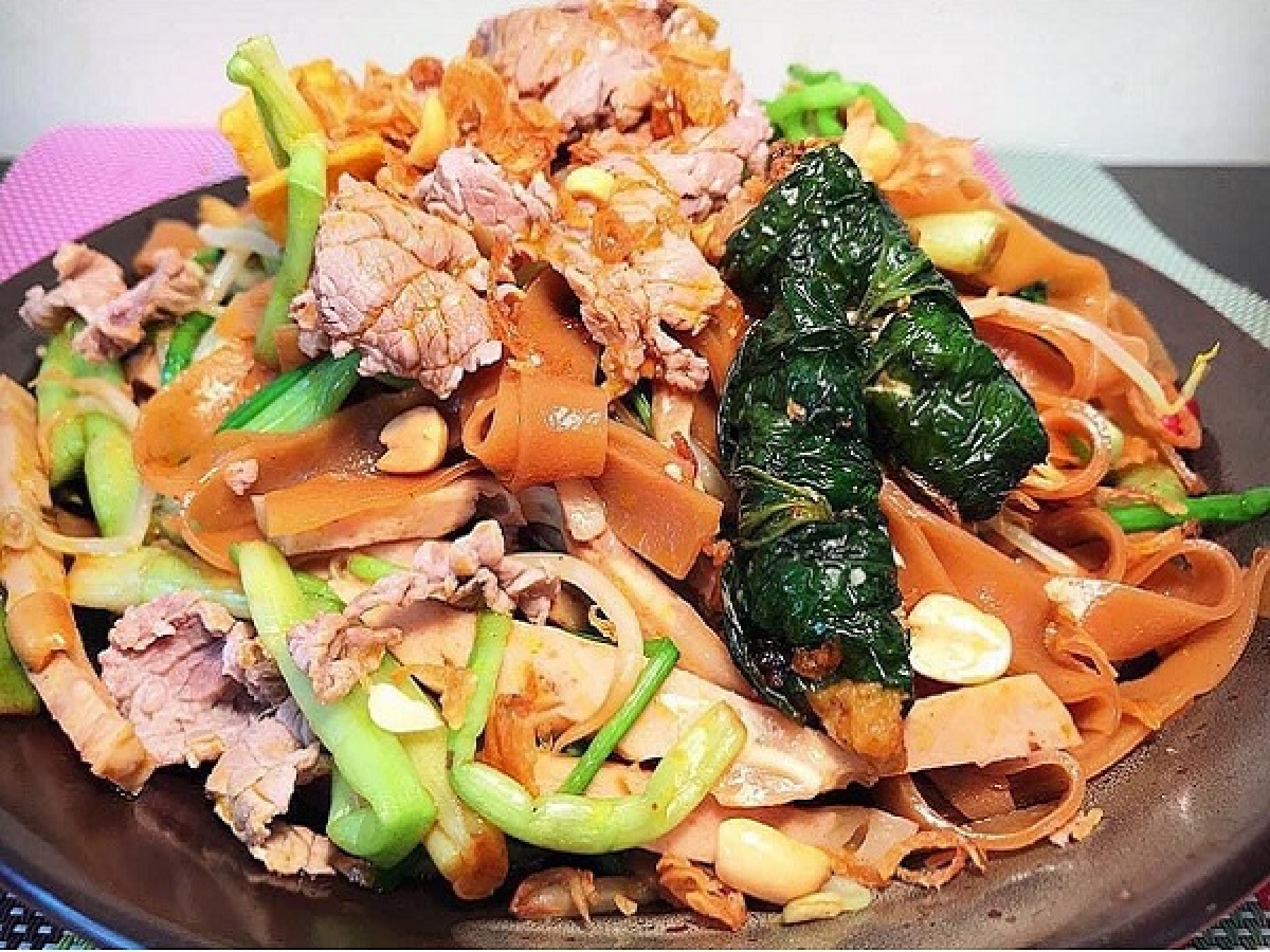 Món bánh đa trộn rất đơn giản mà lại vô cùng thơm ngon.