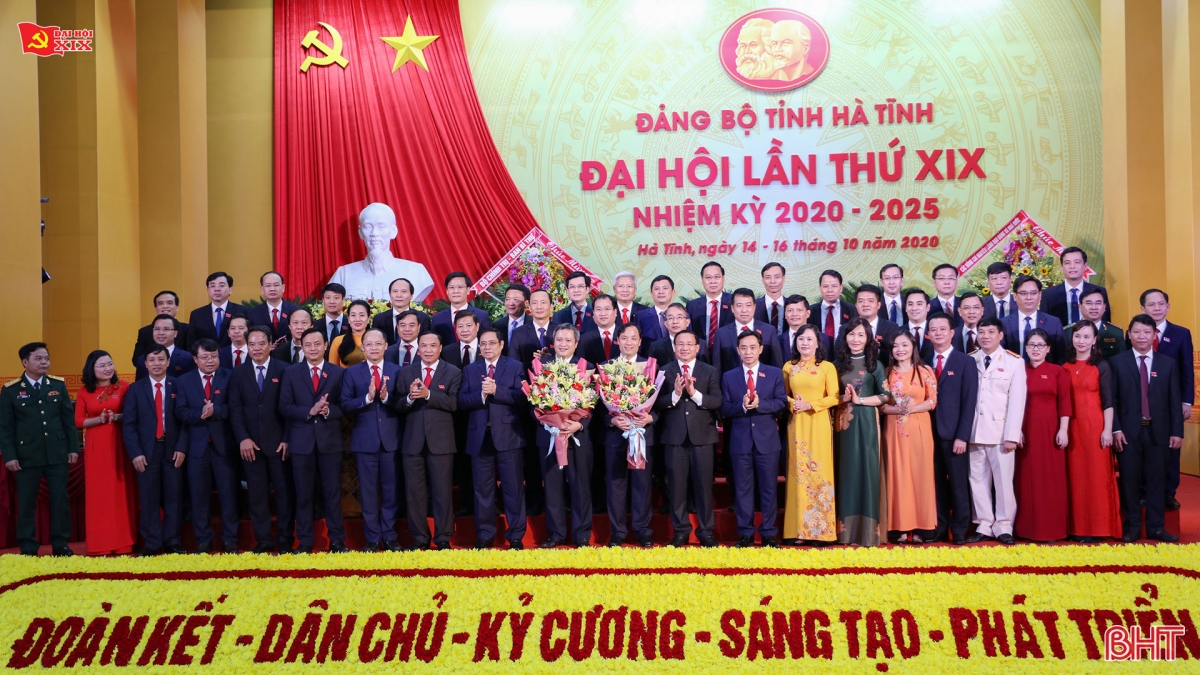 Đại hội đã bầu 53 đồng chí vào Ban chấp hành Đảng bộ tỉnh Hà Tĩnh nhiệm kỳ 2020 – 2025. Báo Hà Tĩnh.