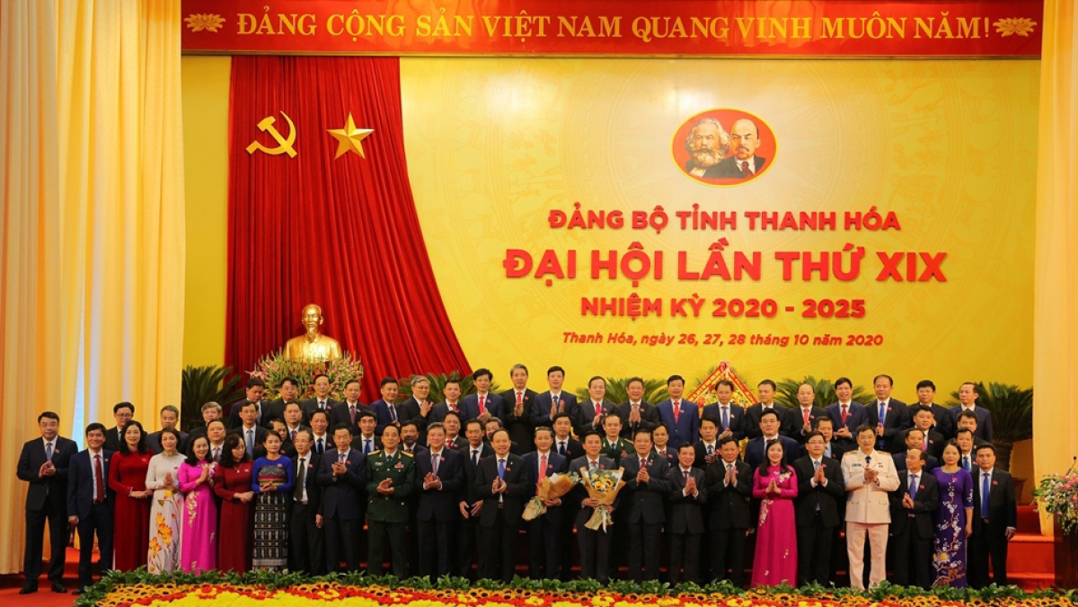 Ban Chấp hành Đảng bộ tỉnh Thanh Hóa khóa XIX, nhiệm kỳ 2020 - 2025 ra mắt Đại hội.