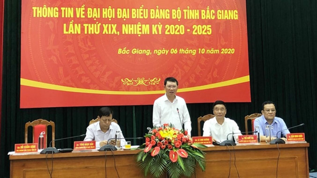 Ông Lê Ánh Dương, Phó Chủ tịch Thường trực UBND tỉnh, Trưởng Tiểu ban Tổ chức Đại hội Đảng bộ tỉnh phát biểu kết luận buổi họp báo. (ảnh: Dangcongsan.vn)