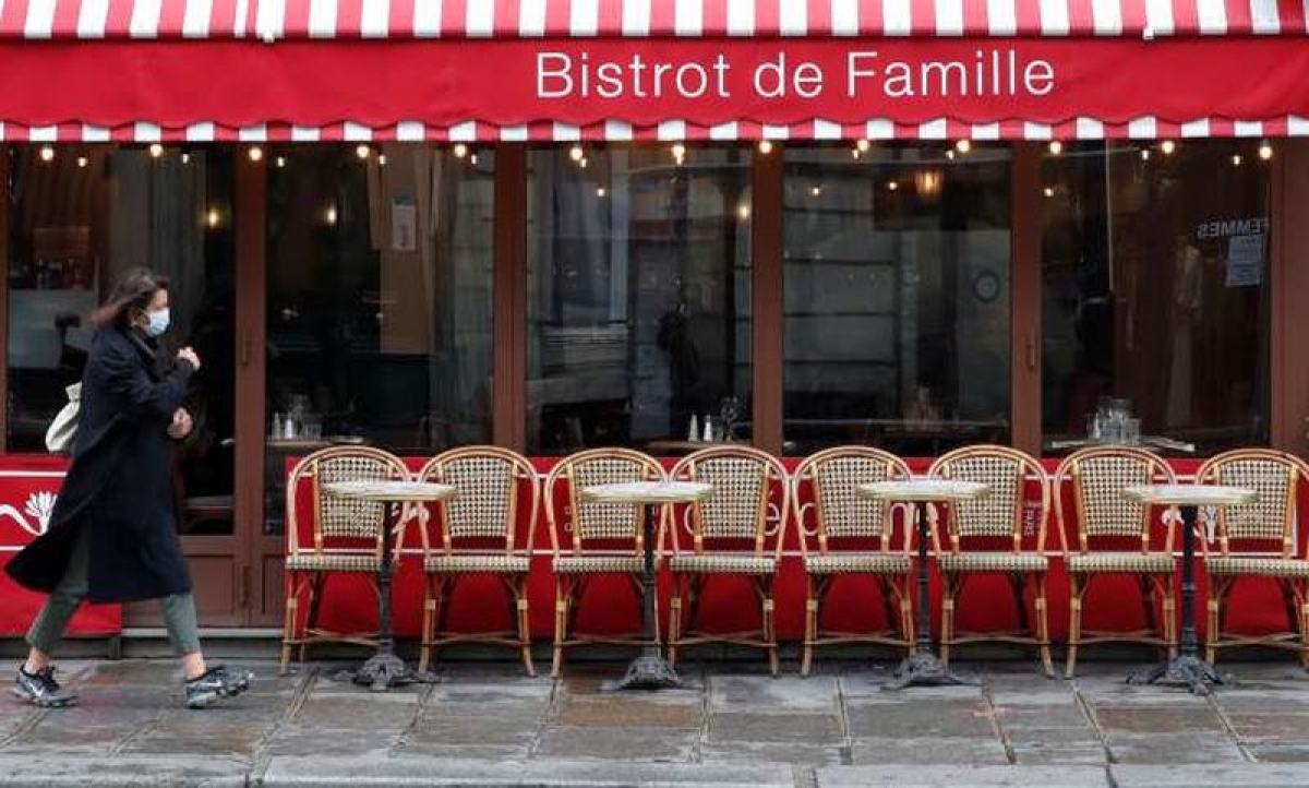 Các quán cà phê tại Paris sẽ phải đóng cửa. Ảnh: Le Monde