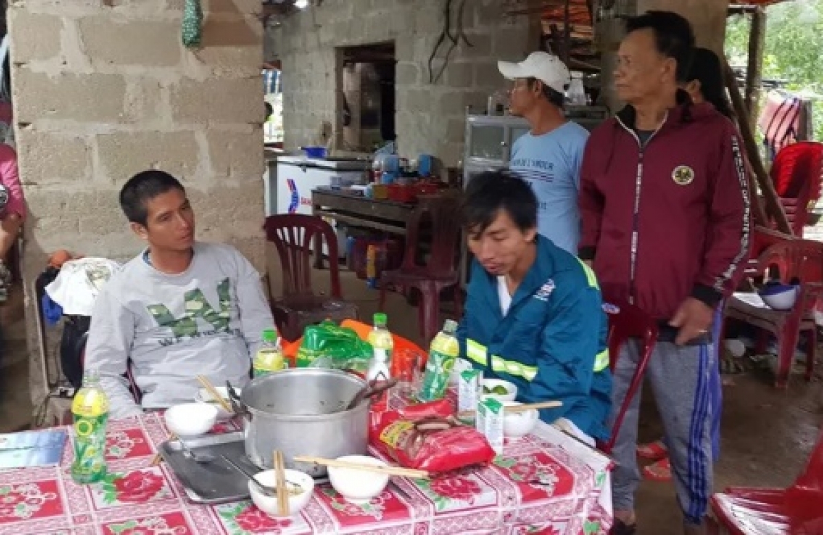 Một số thuyền viên đã được cứu. (Ảnh: Người lao động)