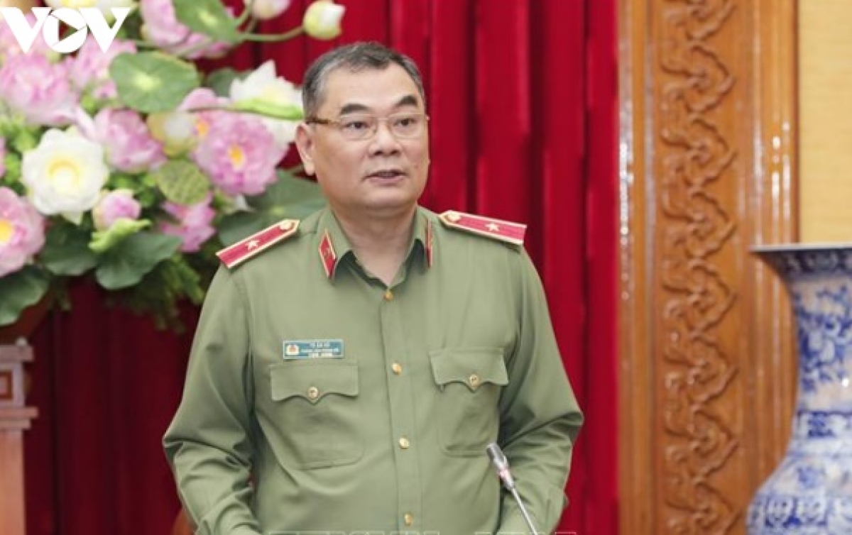 Thiếu tướng Tô Ân Xô, Chánh Văn phòng Bộ Công an thông tin tại cuộc họp báo. (Ảnh: Trọng Phú)