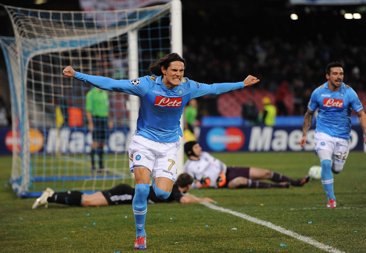 Cavani thành danh cùng chiếc áo số 7 tại Napoli. (Ảnh: Getty)
