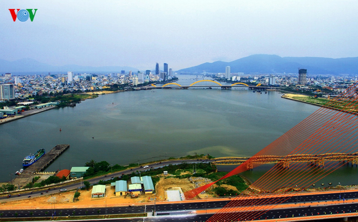 Đôi bờ sông Hàn thành phố Đà Nẵng.