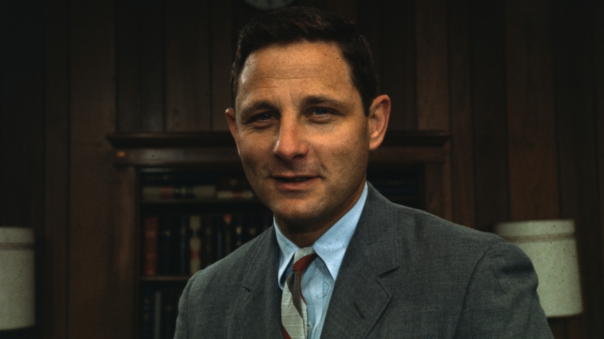 Thượng nghị sỹ Birch E. Bayh năm 1966. Ảnh: Getty