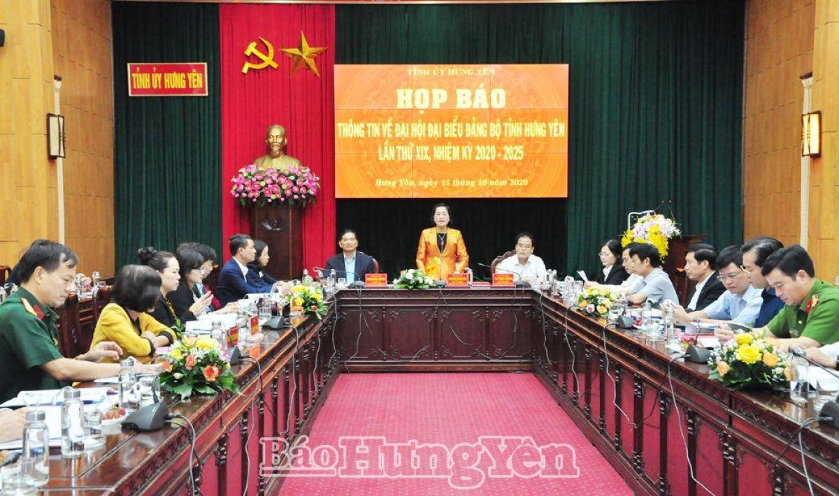 Các đại biểu dự họp báo. Ảnh: Báo Hưng Yên