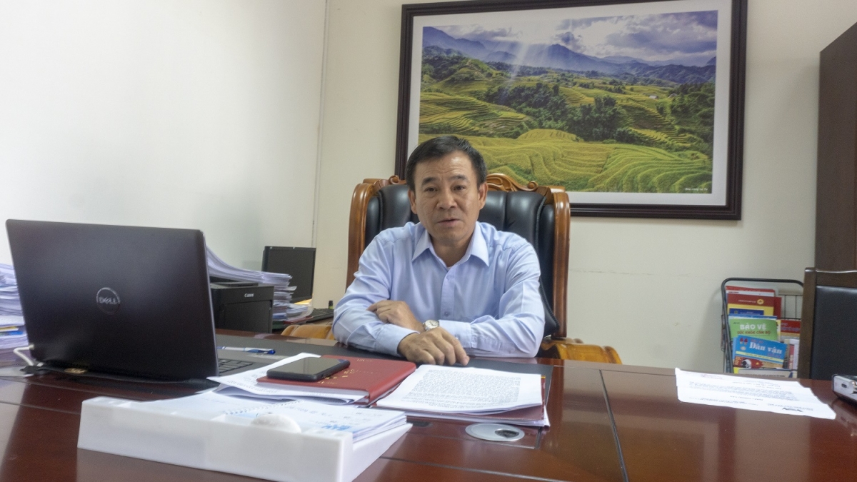 Ông Phạm Toàn Thắng, Trưởng ban Tổ chức Tỉnh ủy Lào Cai nêu ý kiến, Trung ương cần ban hành hướng dẫn cụ thể để cơ sở y tế có thẩm quyền xác nhận cho đảng viên tuổi cao sức yếu để tránh việc có đảng viên hợp pháp hóa việc không phải sinh hoạt bằng giấy khám sức khỏe.