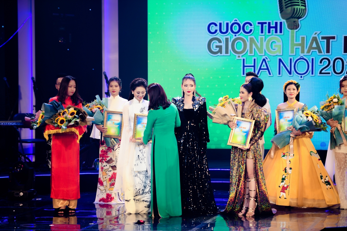 Lê Minh Ngọc đã giành giải Á quân cuộc thi "Giọng hát hay Hà Nội 2020".