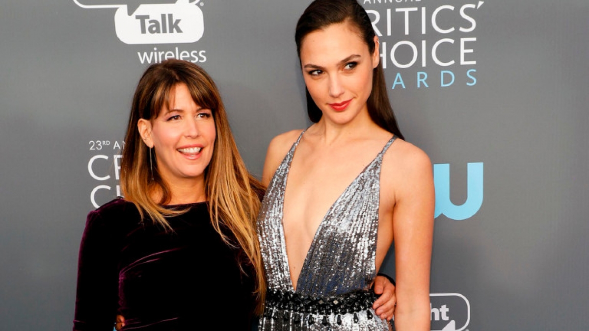 Đây là lần thứ ba cô hợp tác với đạo diễn Patty Jenkins sau bom tấn "Wonder Woman" và phần tiếp theo "Wonder Woman 1984". 