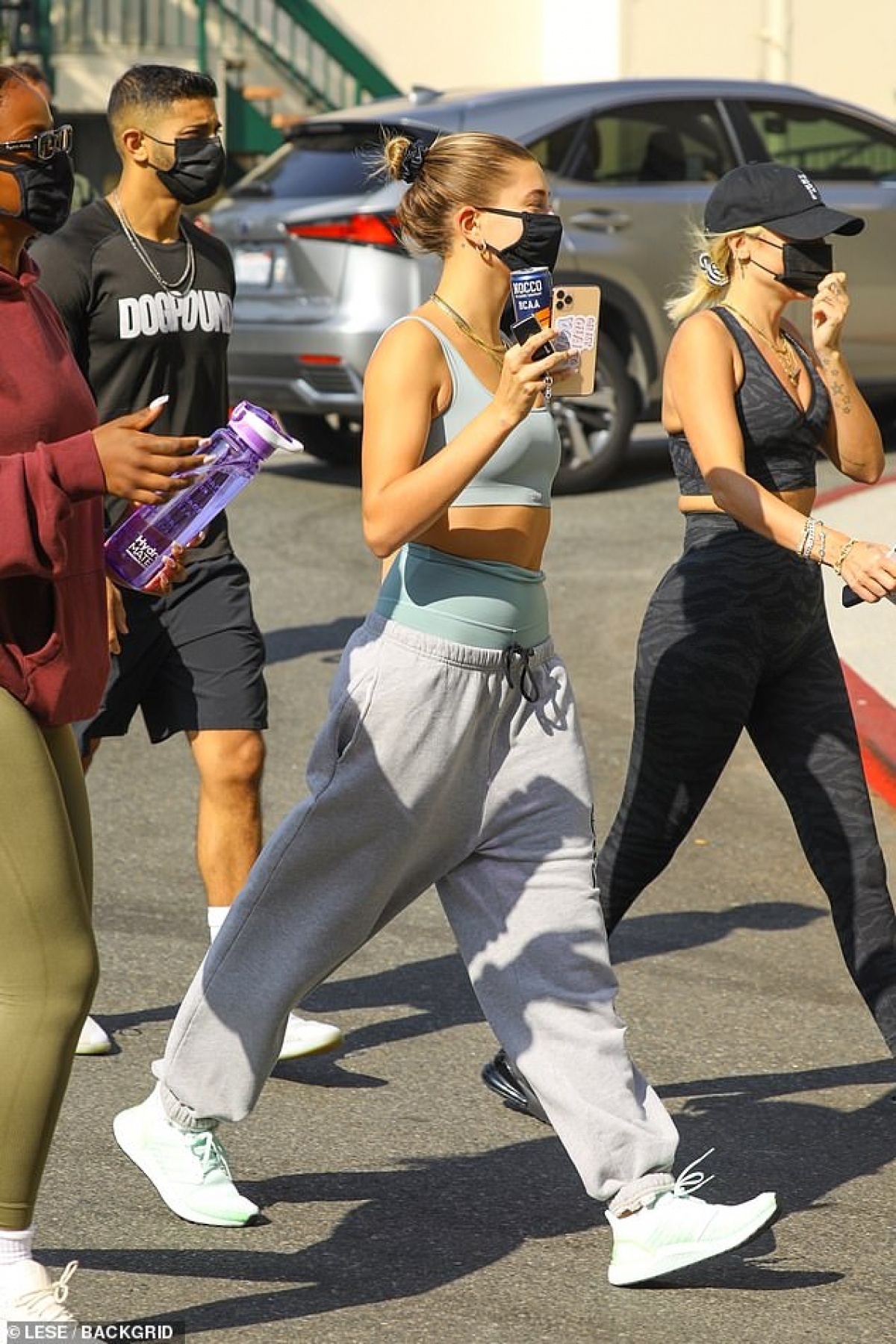 Kể từ sau khi kết hôn, Hailey Baldwin lui về "ở ẩn" để chăm sóc gia đình nhỏ của mình.