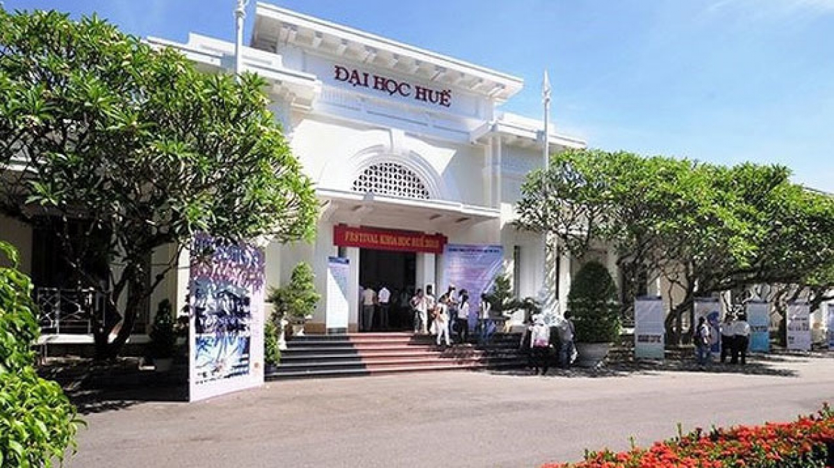 Giám đốc Đại học Huế cũng yêu cầu ký túc xá sinh viên và Nhà khách Đại học Huế ưu tiên đón sinh viên mới, cố gắng bố trí để sinh viên và người nhà có thể trú nghỉ. (Ảnh: Dân trí)