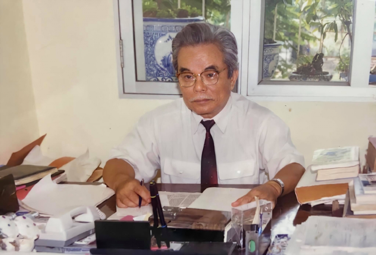 Anh hùng lao động: Phó Giáo sư-kỹ sư Trần Tuấn Thanh (Giám đốc đầu tiên Trung tâm cơ khí chính xác- Đại học Bách khoa Hà Nội)