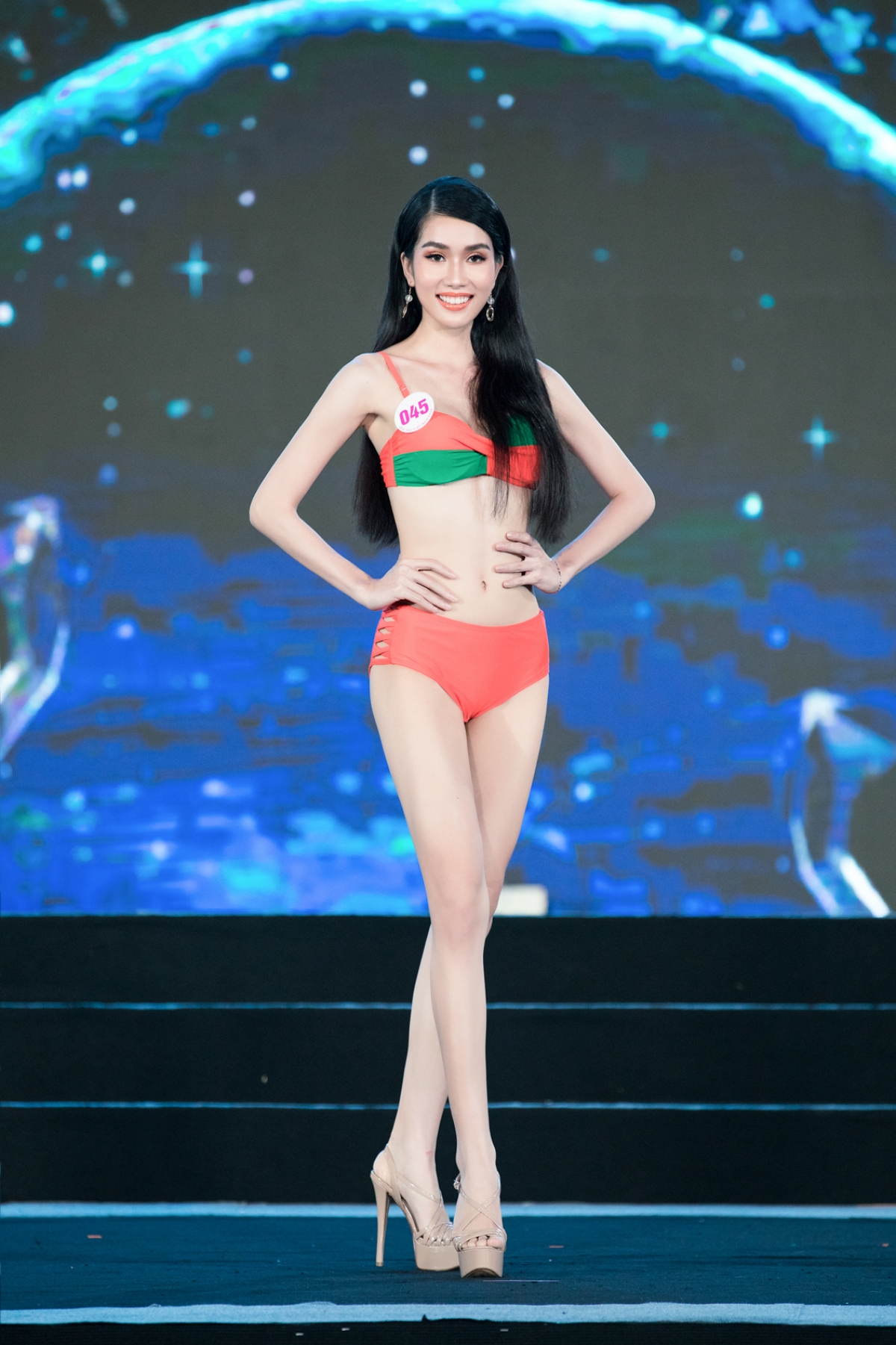 Phần thi bikini là cơ hội để các thí sinh được khoe trọn vẻ đẹp hình thể của mình.