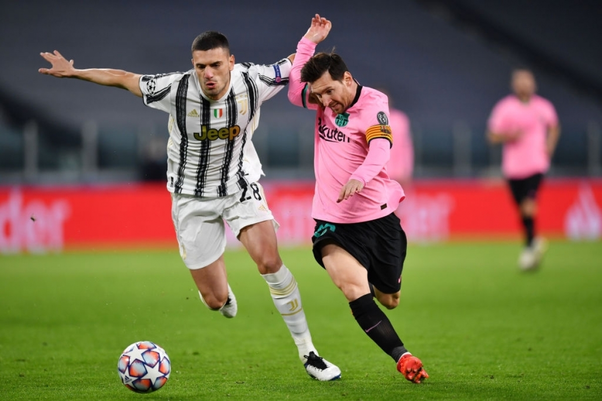 Messi đang gây nhiều khó khăn cho hàng thủ của Juventus (Ảnh: Getty).