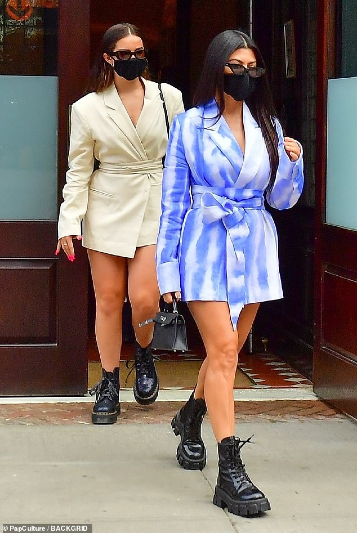 Kourtney Kardashian và bạn thân Addison Rae cùng nhau đi dạo phố ở New York ngày 11/10 vừa qua, theo giờ địa phương.