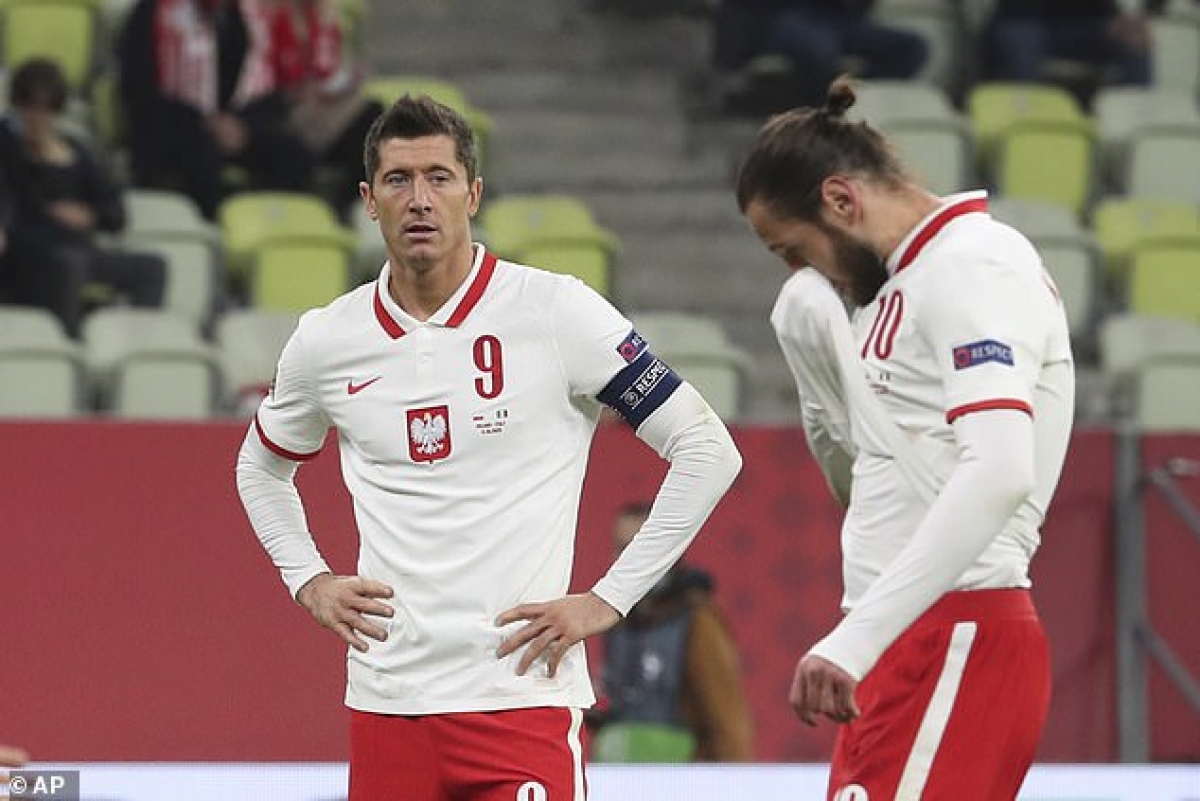 Lewandowski không thể hiện được nhiều ở trận đấu với Italia (Ảnh: AP).