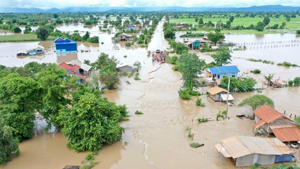 Tính đến nay có 19 huyện và 63 xã của 10 tỉnh, thành trên khắp Campuchia đang bị ảnh hưởng nghiêm trọng do lũ lụt
