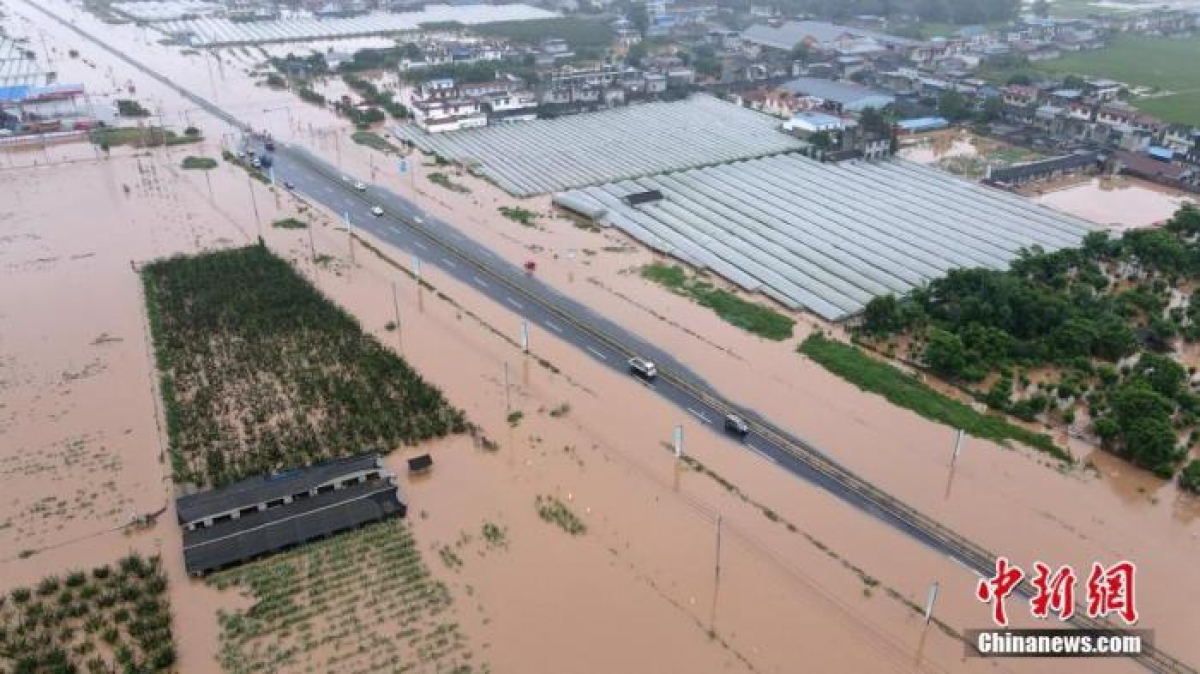 Lũ lụt tại tỉnh Tứ Xuyên ngày 17/8. Ảnh: Chinanews.